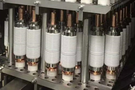 真空開關(guān)管產(chǎn)生操作過電壓的原因是什么？